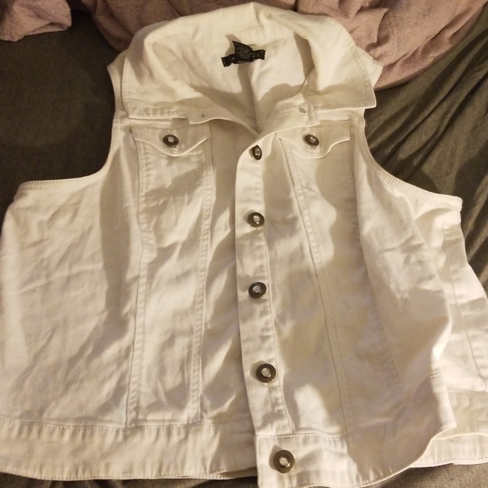 White vest
